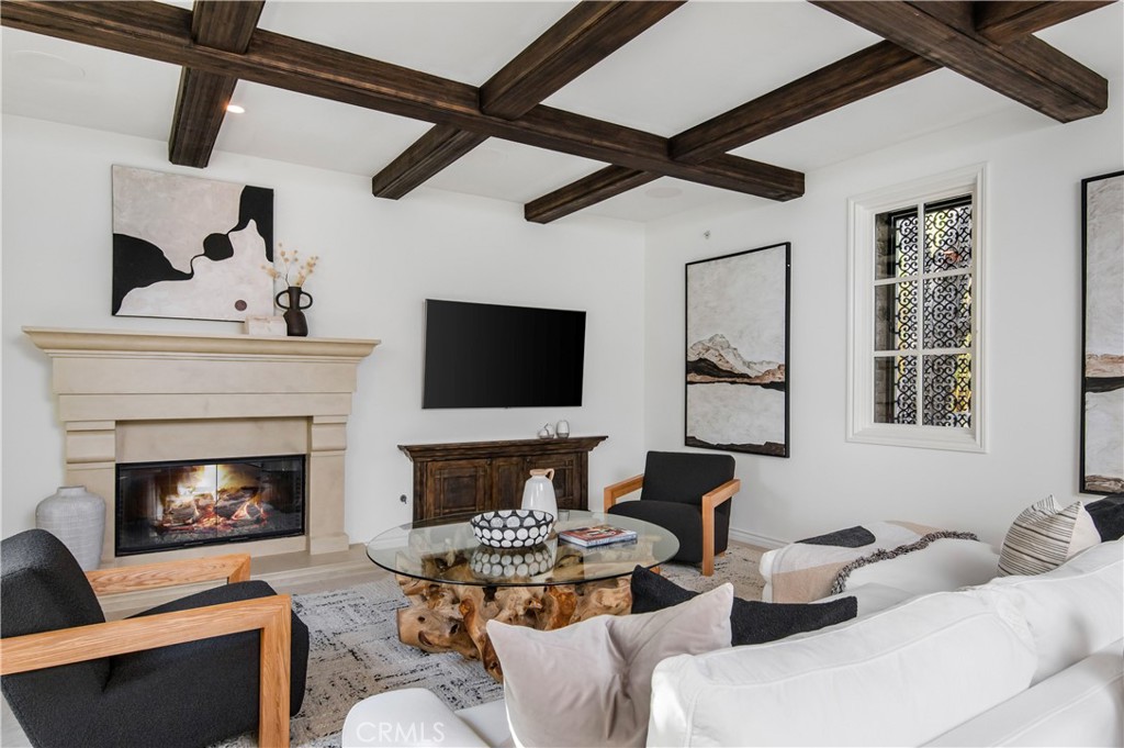 MLS #OC25270216 image #1