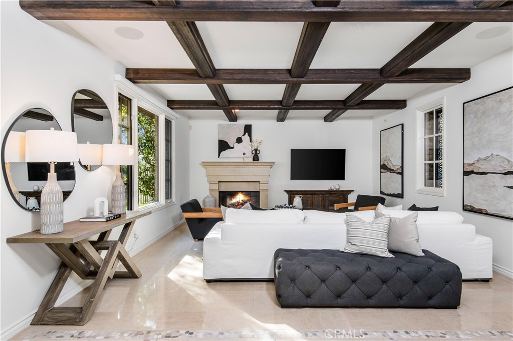 MLS #OC25270216 image #2