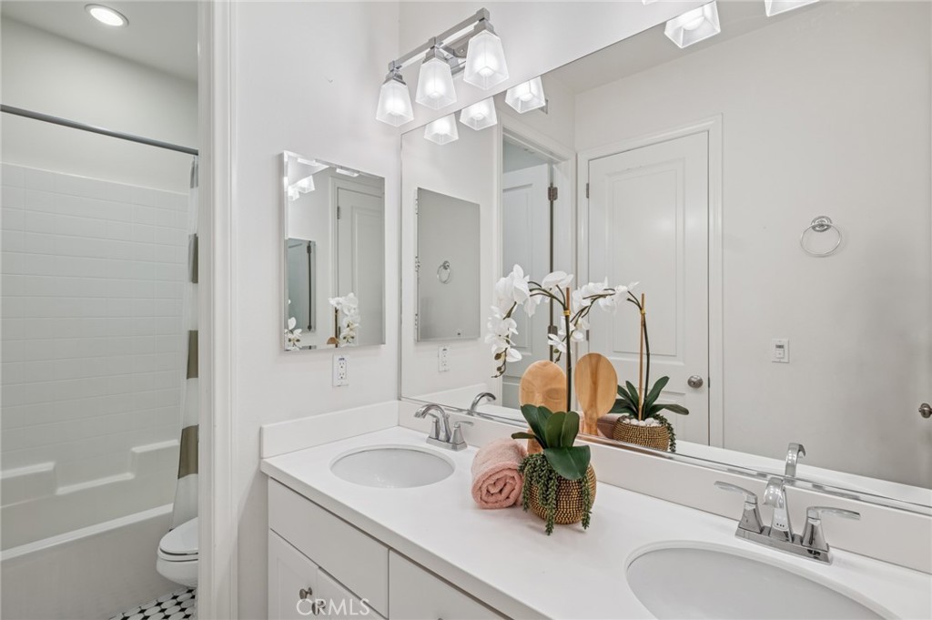 MLS #OC25270244 image #17