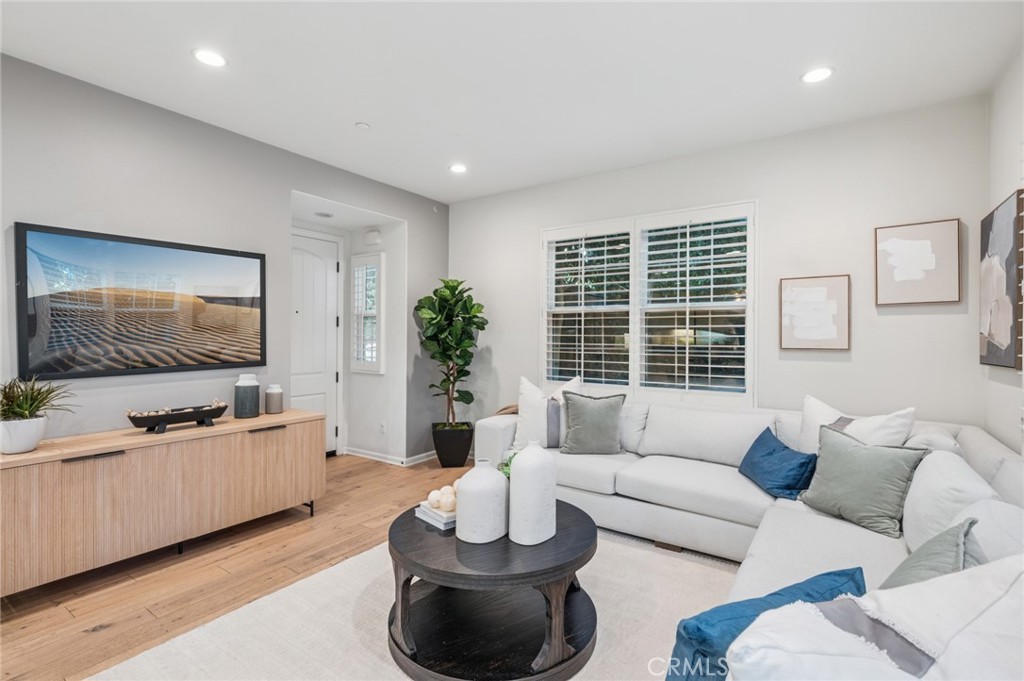 MLS #OC25270244 image #3