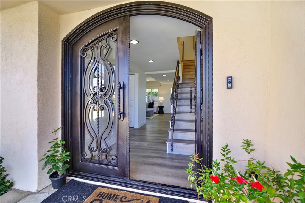 MLS #OC25270263 image #2