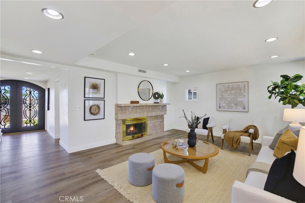 MLS #OC25270263 image #3