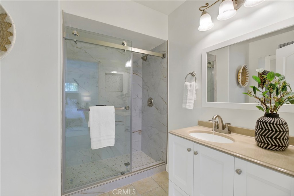 MLS #OC25270263 image #31