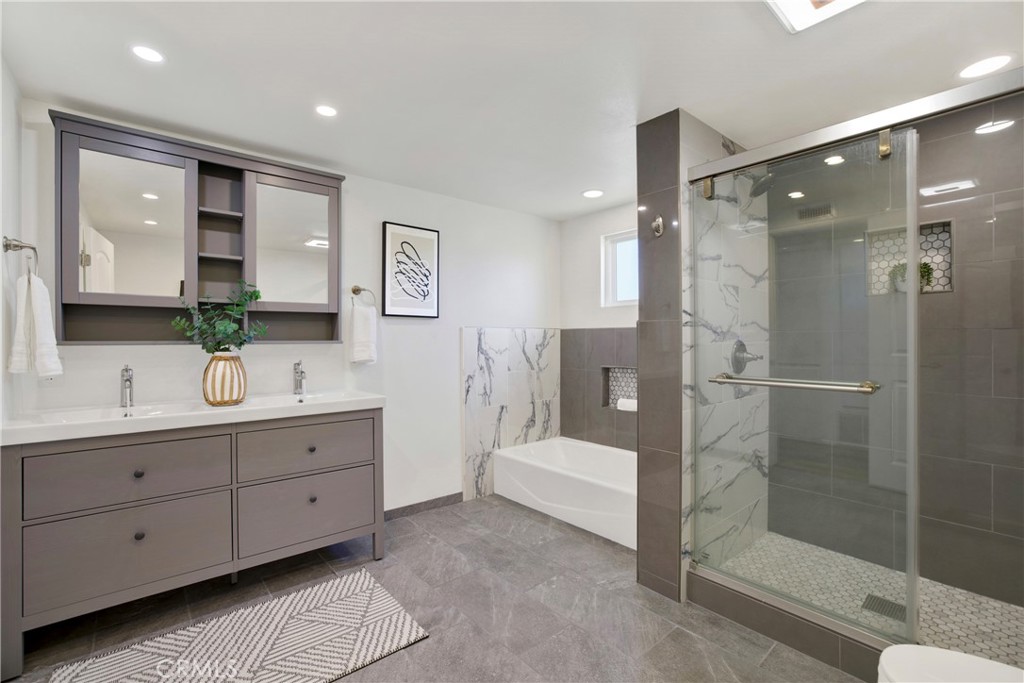 MLS #OC25270263 image #35