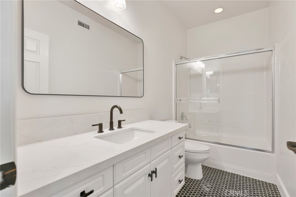 MLS #OC25270276 image #17