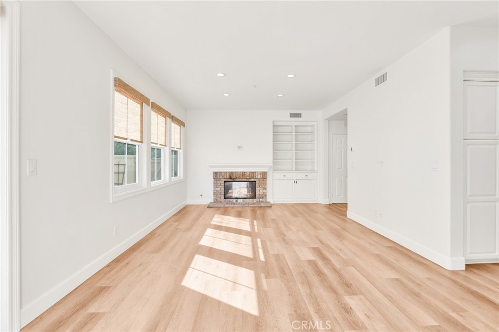 MLS #OC25270276 image #7