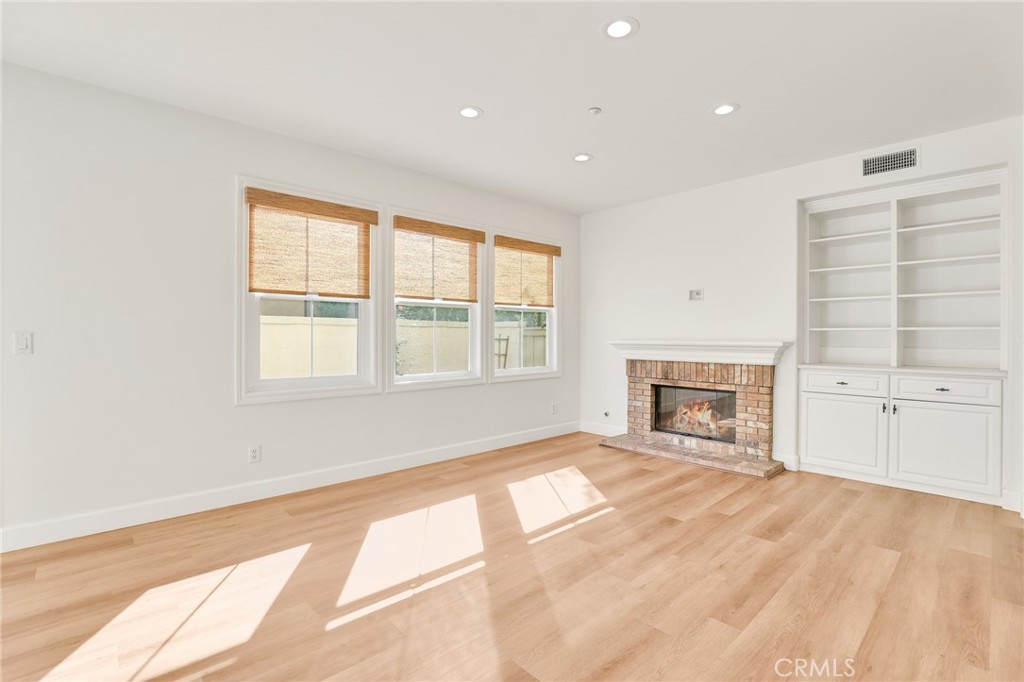 MLS #OC25270276 image #8