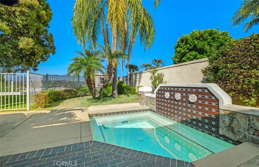 MLS #OC25270295 image #19