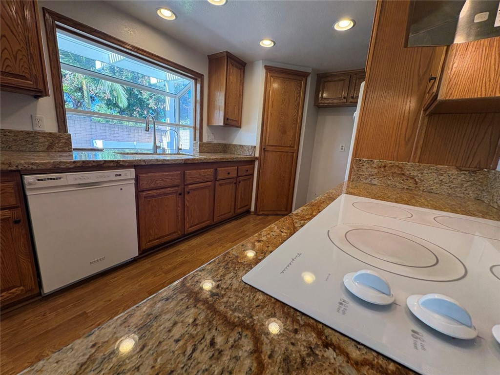 MLS #OC25270320 image #9