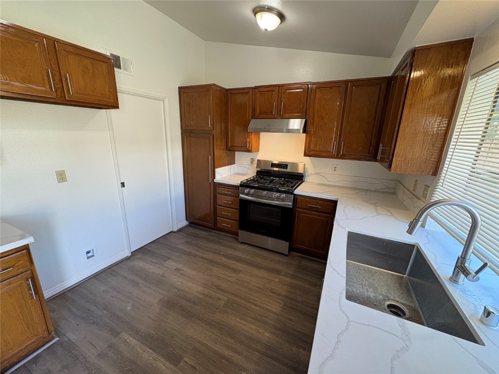 MLS #OC25270322 image #6