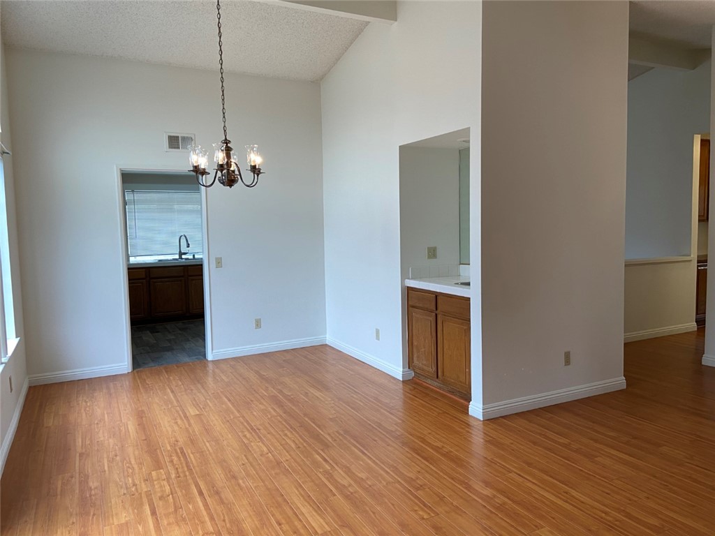 MLS #OC25270322 image #9