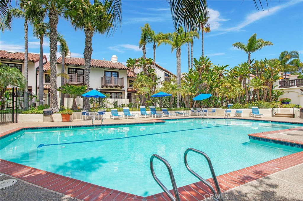 MLS #OC25270338 image #1