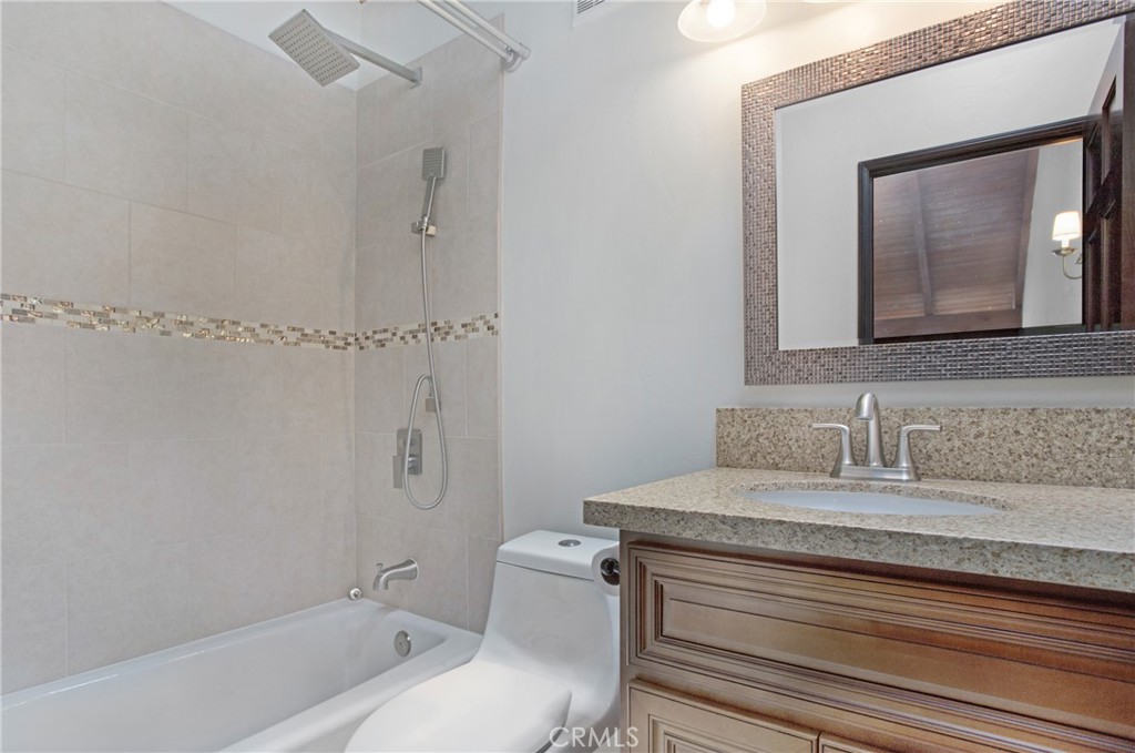 MLS #OC25270338 image #10