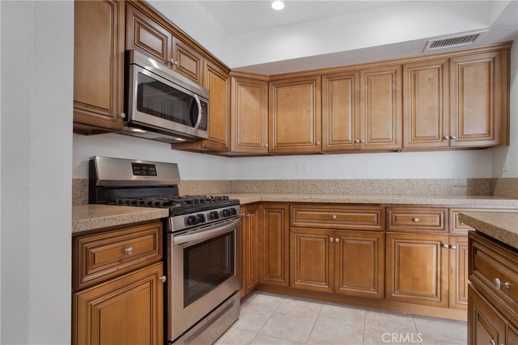 MLS #OC25270338 image #26