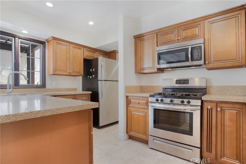 MLS #OC25270338 image #6