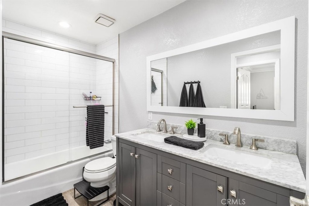 MLS #OC25270355 image #17