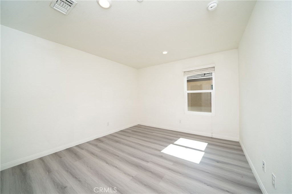 MLS #OC25199519 image #17