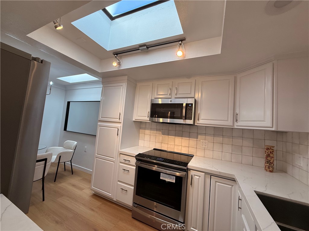 MLS #OC25270381 image #13