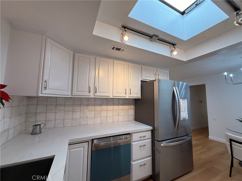 MLS #OC25270381 image #14