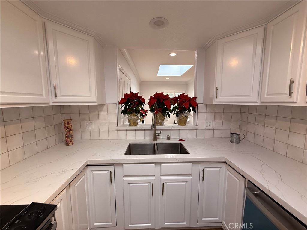 MLS #OC25270381 image #15