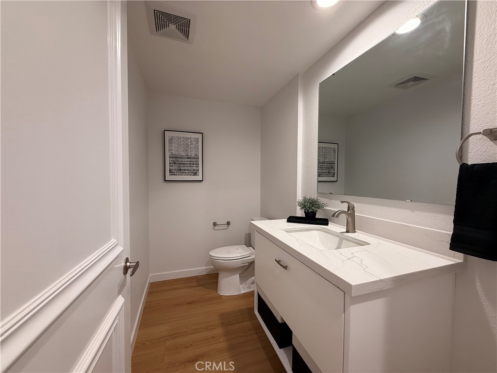 MLS #OC25270381 image #17