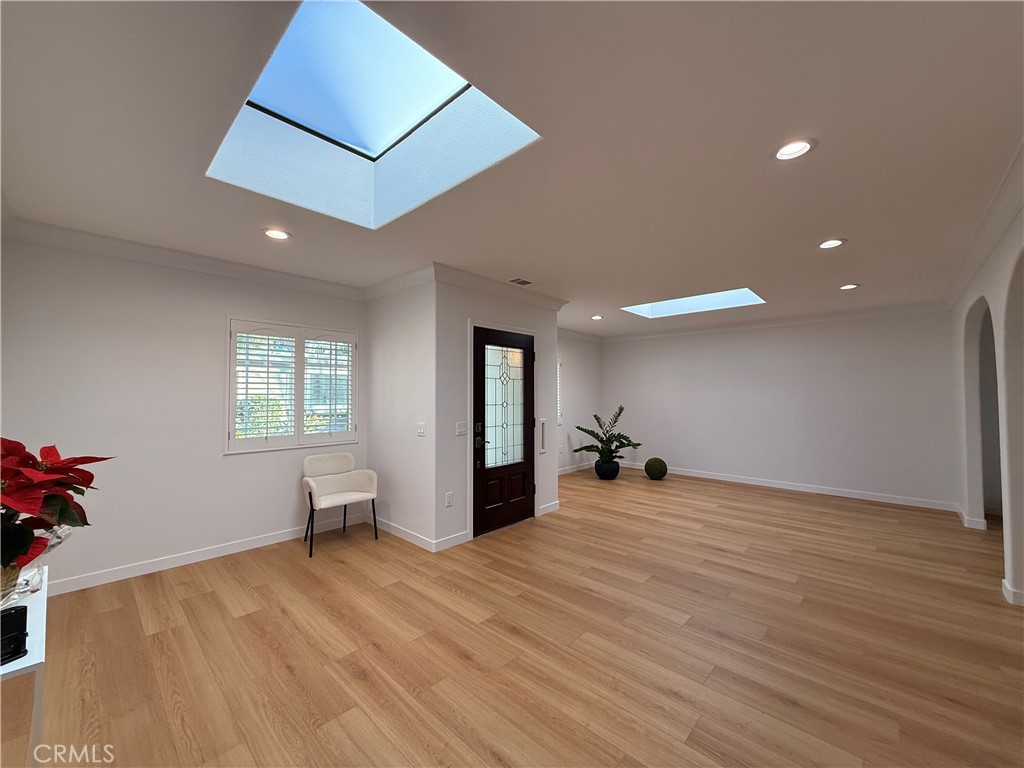 MLS #OC25270381 image #3