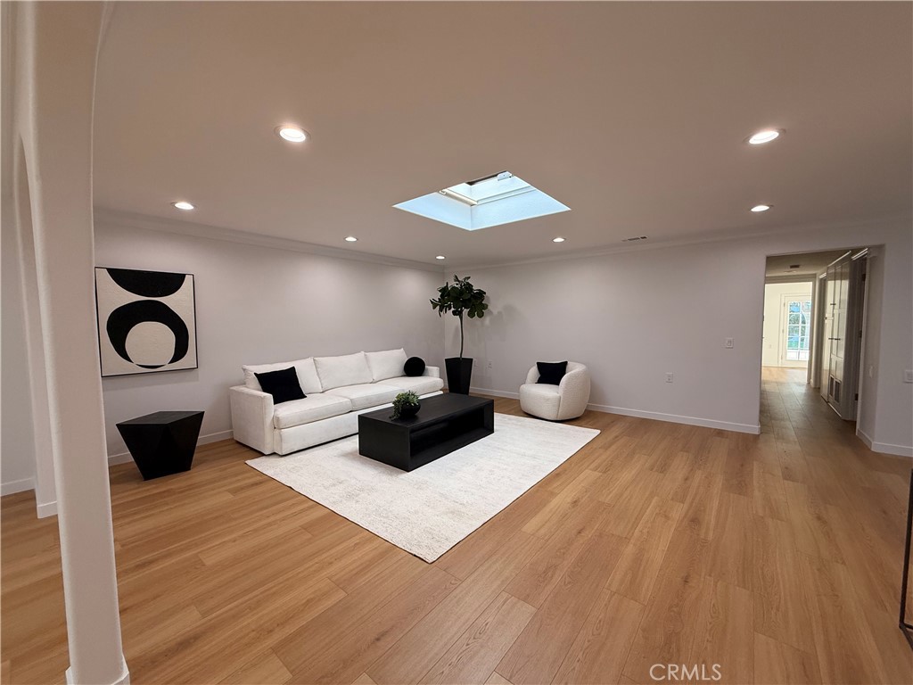 MLS #OC25270381 image #5