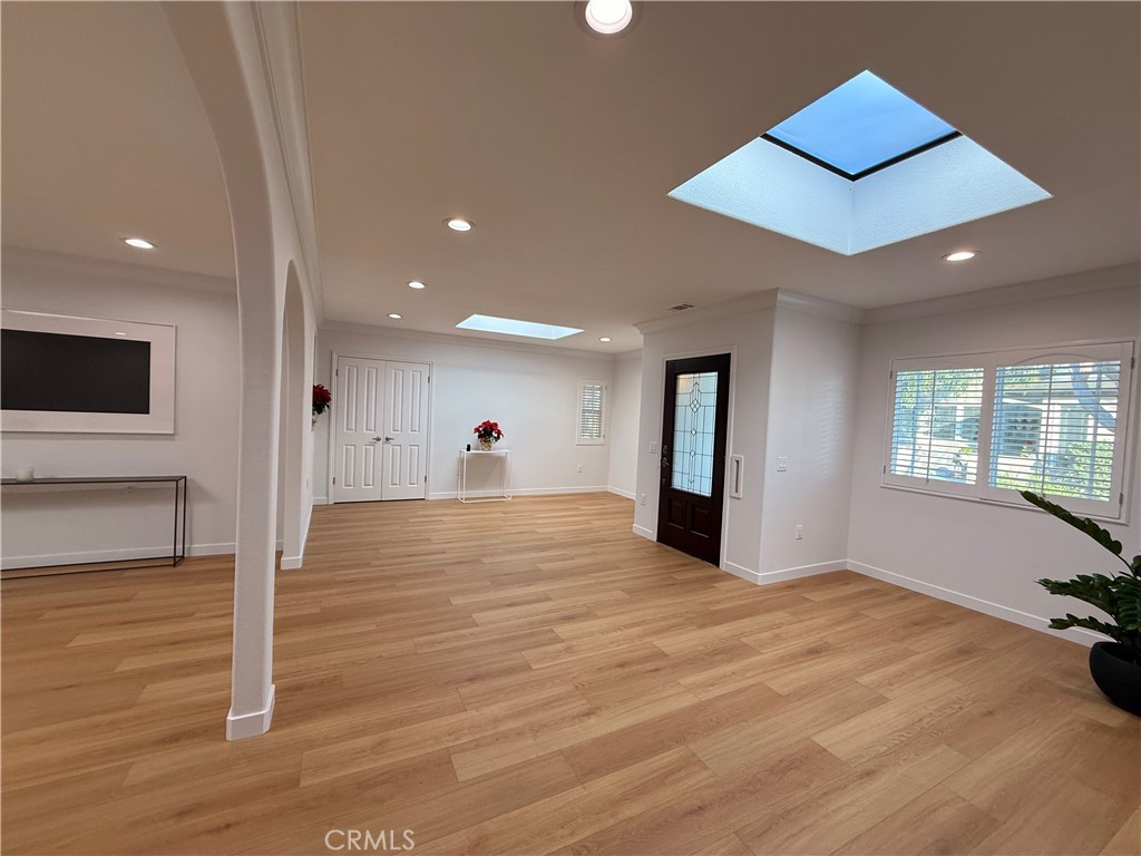 MLS #OC25270381 image #6