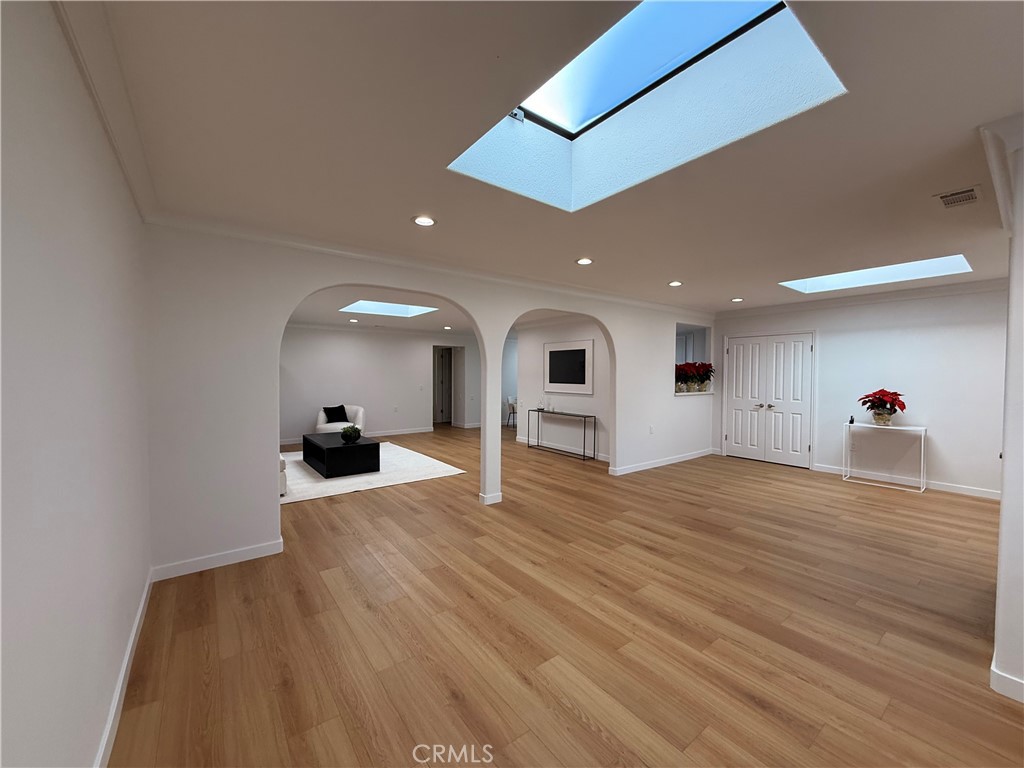 MLS #OC25270381 image #7