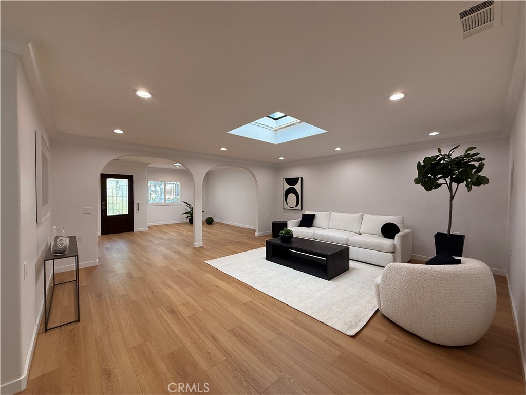 MLS #OC25270381 image #8