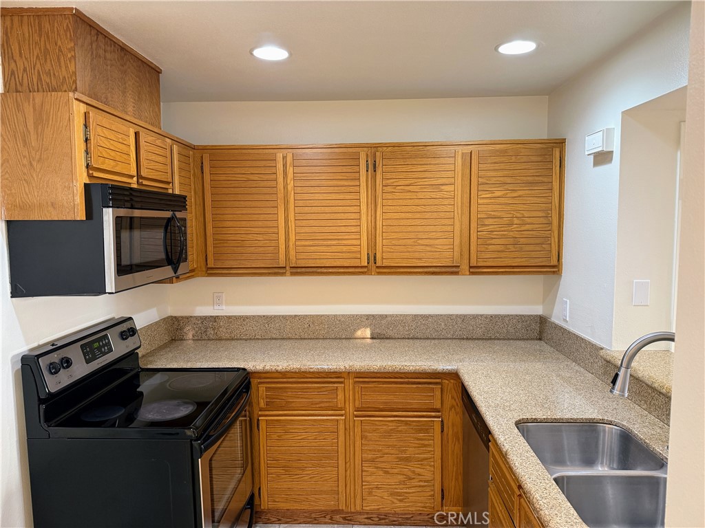 MLS #OC25246415 image #1