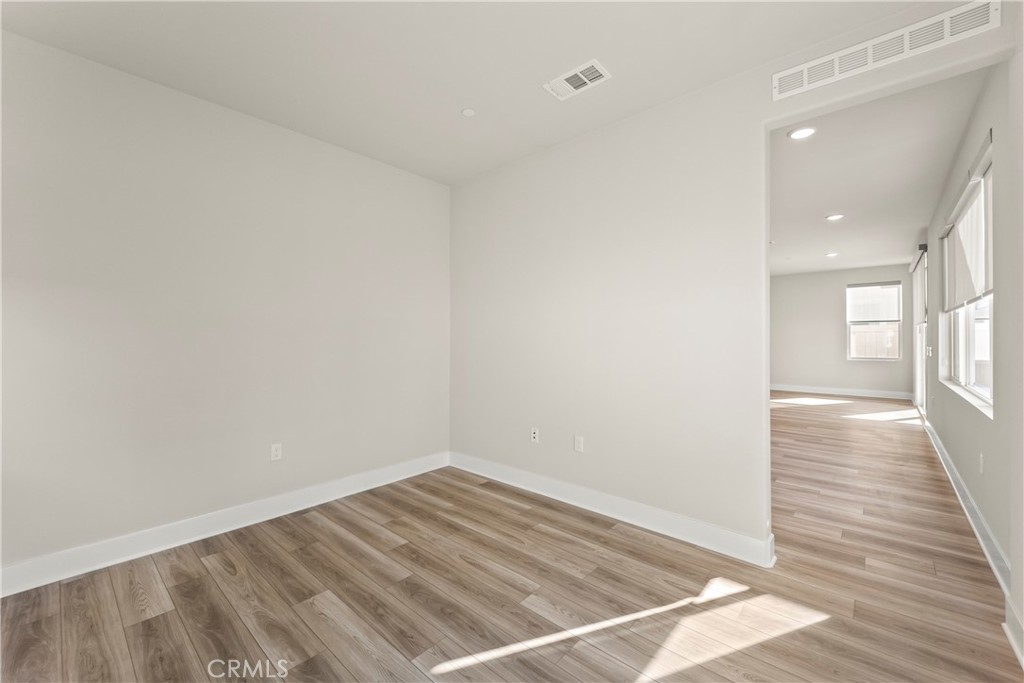 MLS #OC25270448 image #18