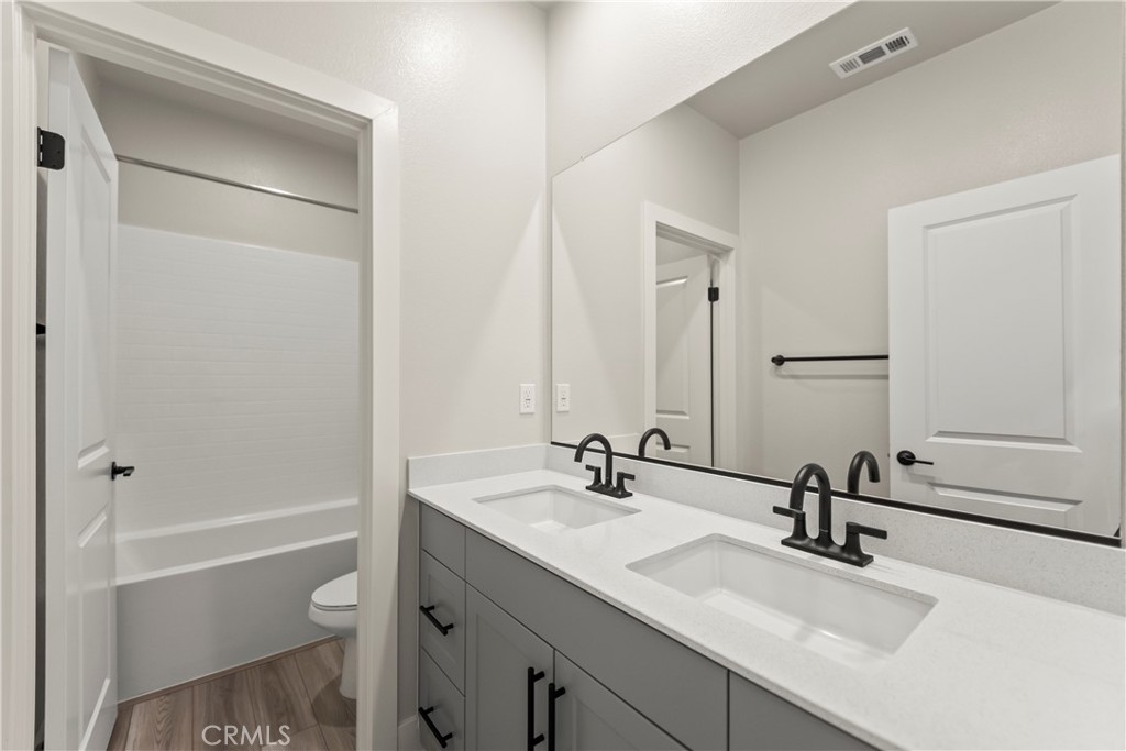 MLS #OC25270448 image #27