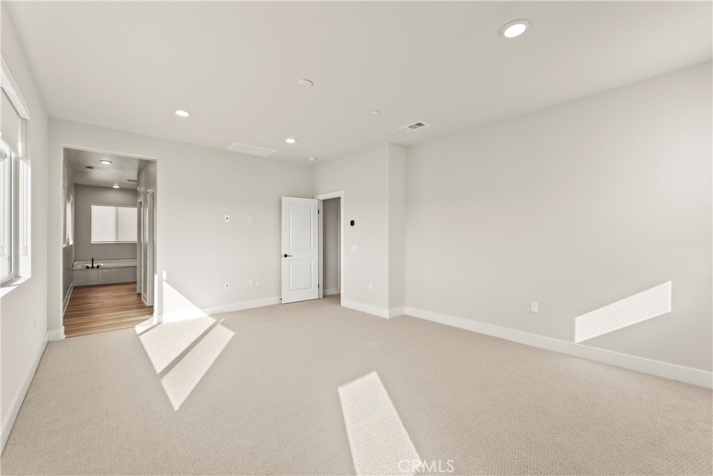 MLS #OC25270448 image #33