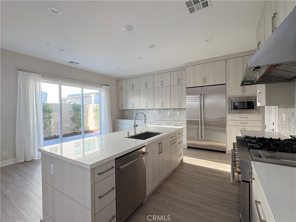 MLS #OC25270452 image #11