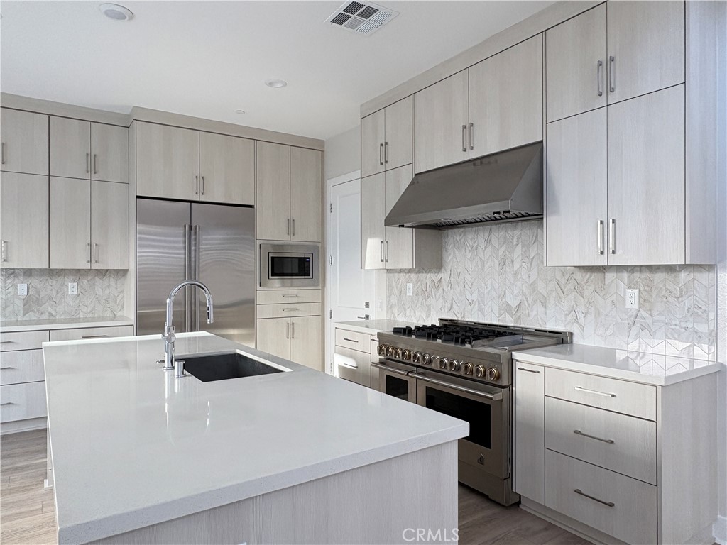 MLS #OC25270452 image #12