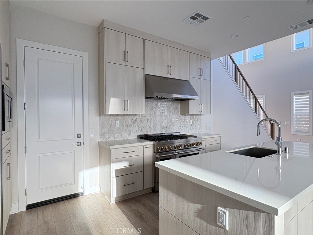 MLS #OC25270452 image #14