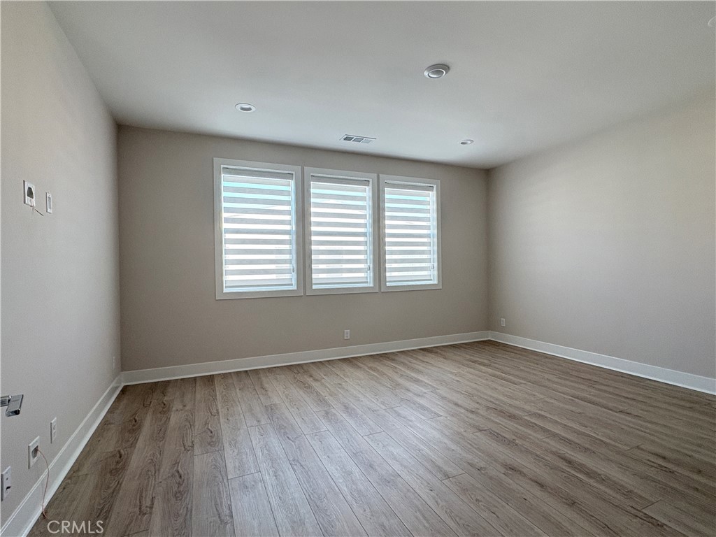 MLS #OC25270452 image #17