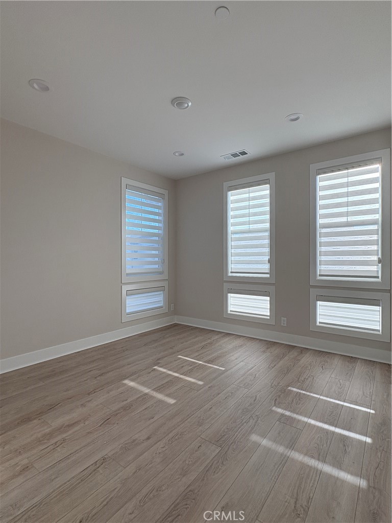 MLS #OC25270452 image #21