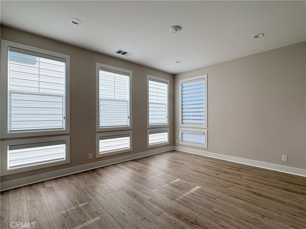 MLS #OC25270452 image #24