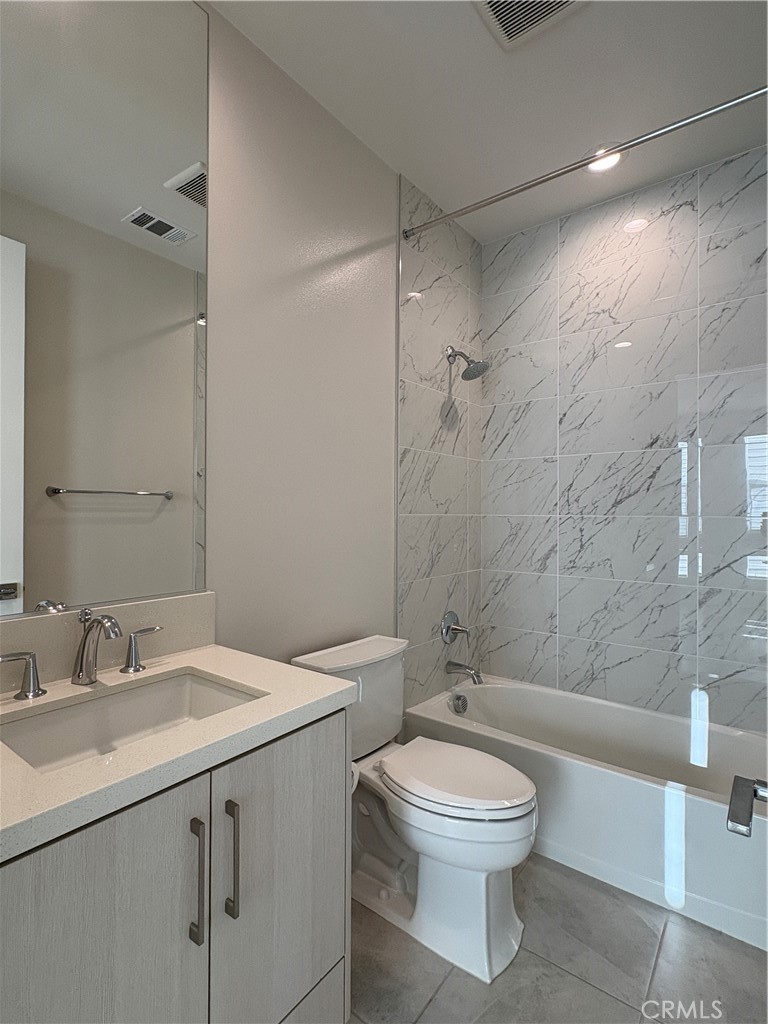 MLS #OC25270452 image #25