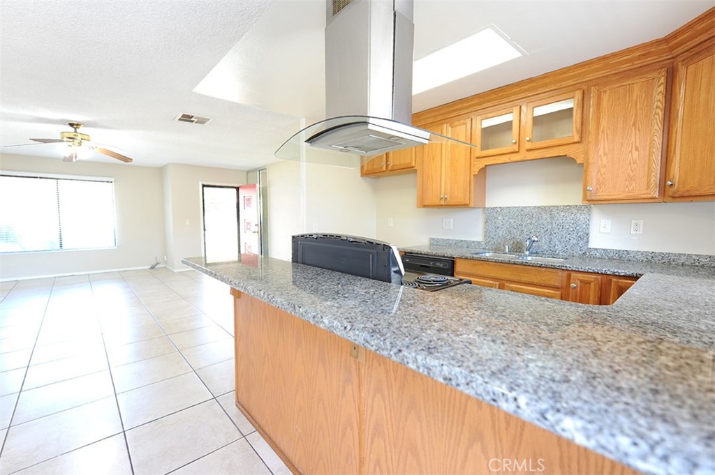 MLS #OC25270467 image #3