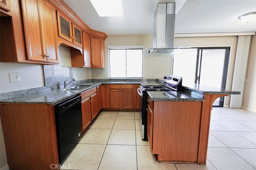 MLS #OC25270467 image #4