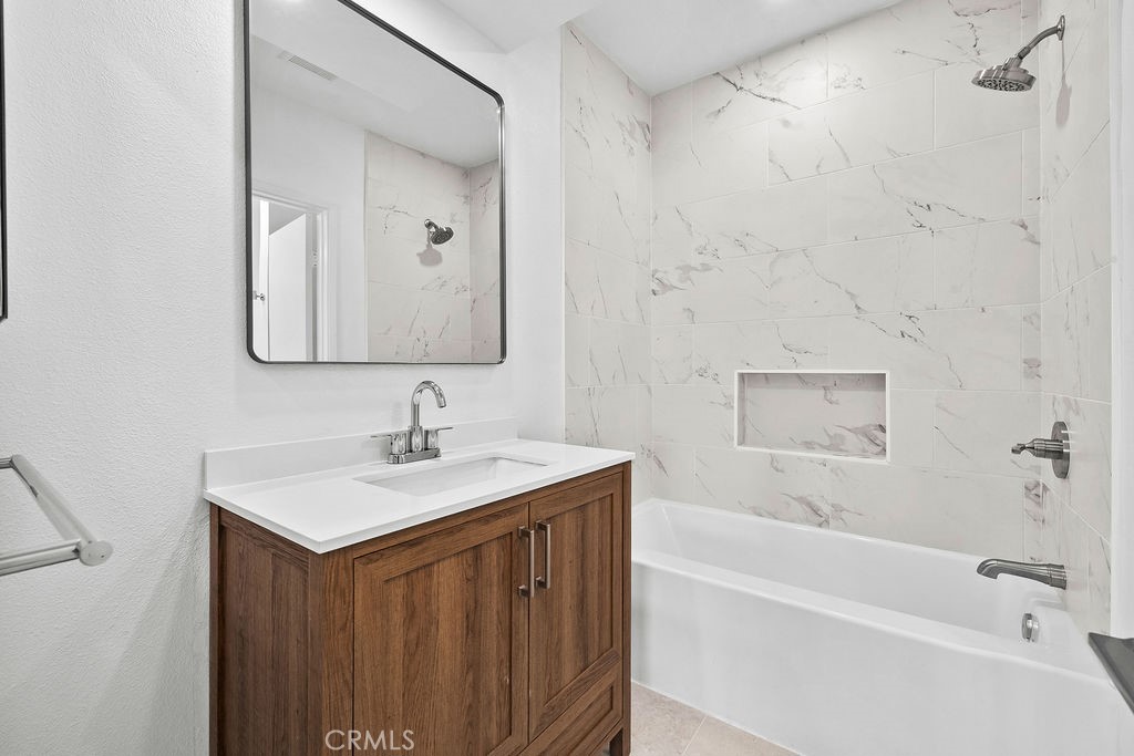 MLS #OC25270474 image #14