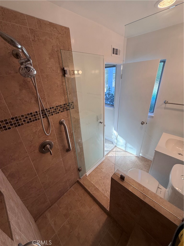 MLS #OC25270486 image #16