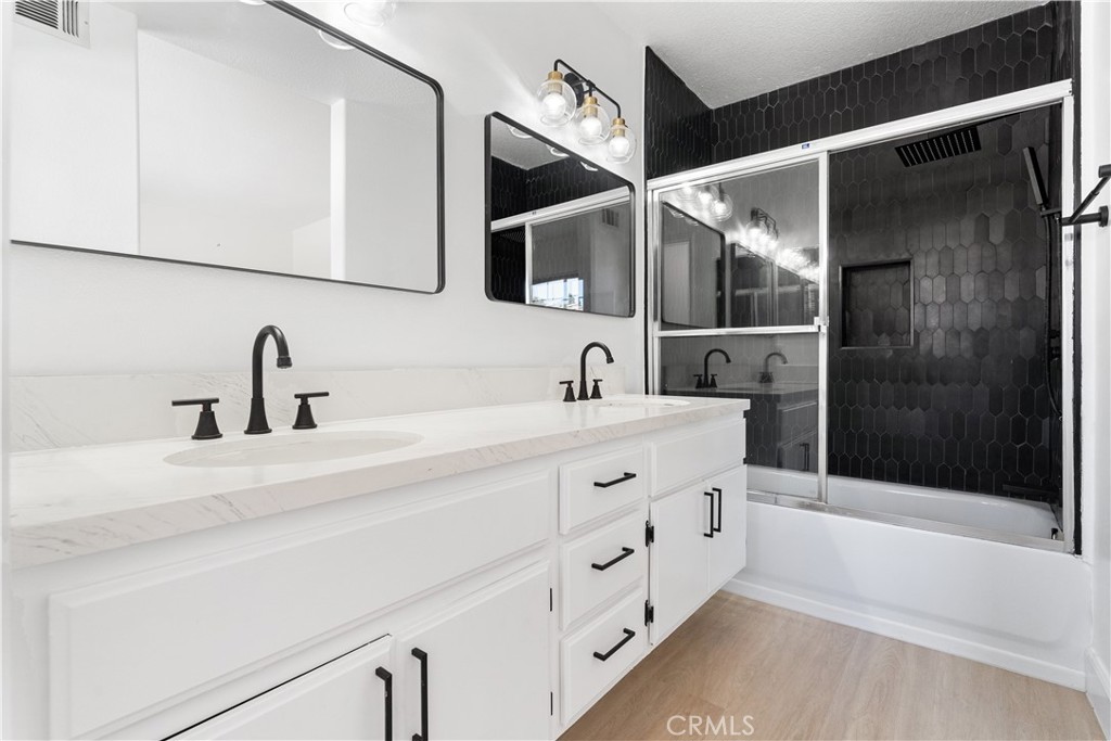 MLS #OC25270498 image #13