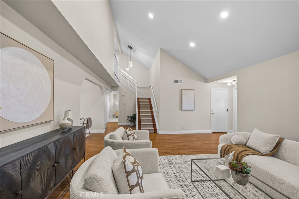 MLS #OC25270546 image #4