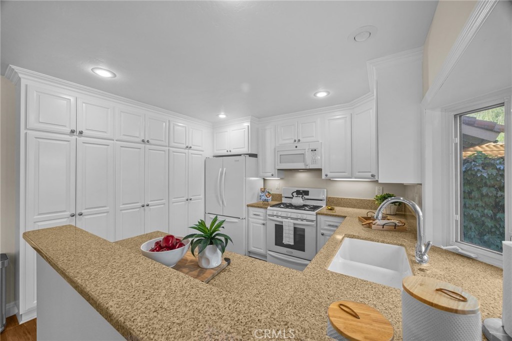 MLS #OC25270546 image #9