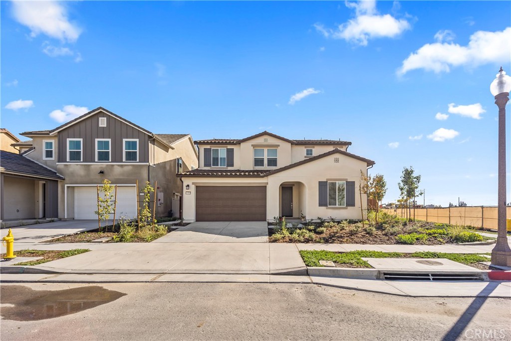 MLS #OC25270607 image #1