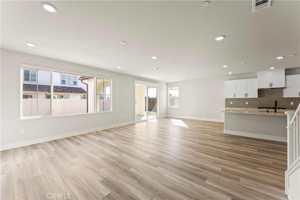 MLS #OC25270607 image #10